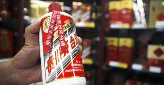 官方数据:贵州茅台股价突破2000元大关，再创新高。总市值超过2.5万亿。