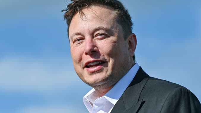 特斯拉的股价持续上涨，马斯克超越贝佐斯成为全球首富
